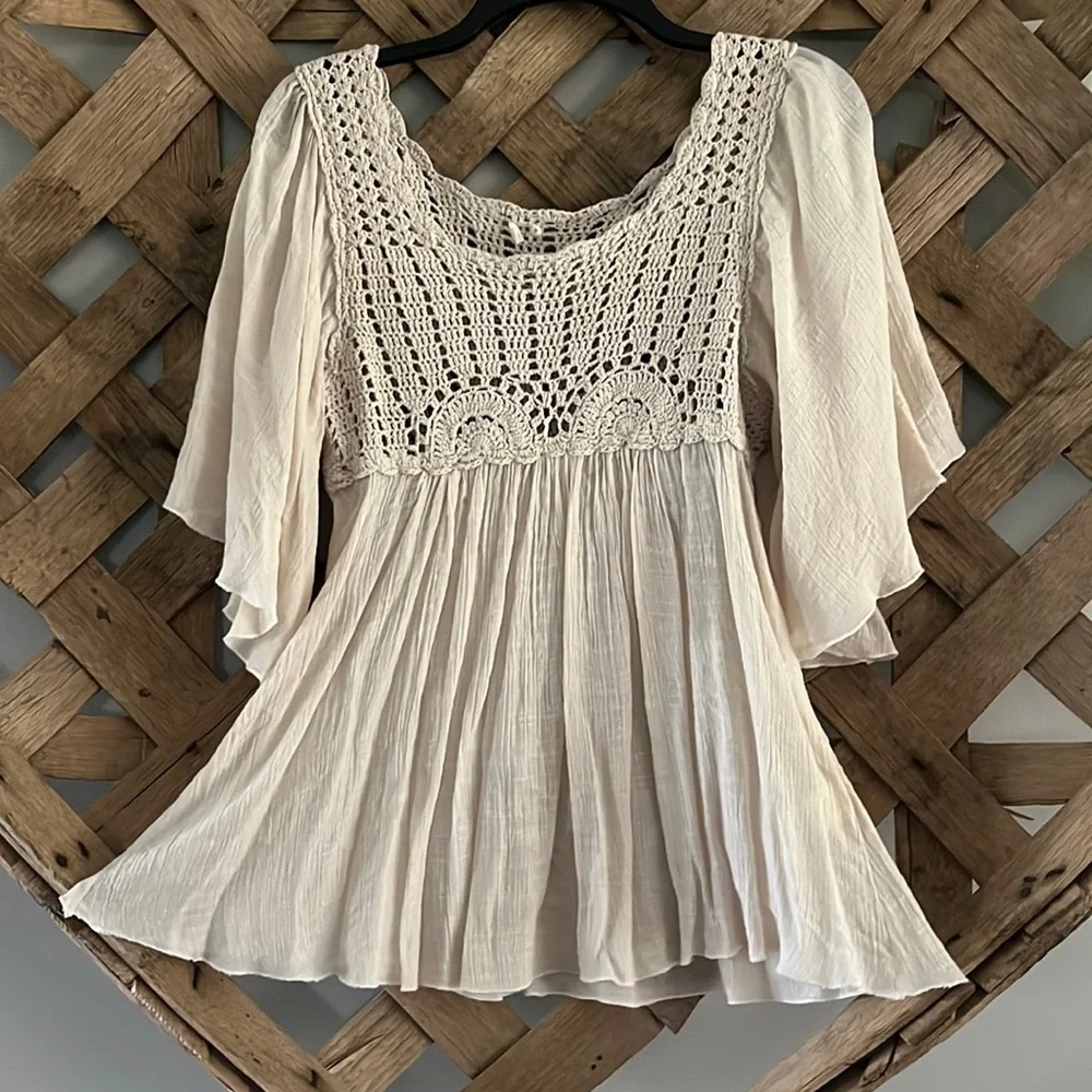 Vintage Adiva Beige Boho Crochet Flutter Sleeve Top Size M - Picture 1 of 10